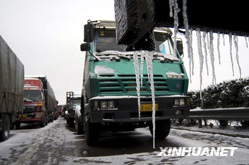 降雪造成7个省市区21条高速局部交通中断