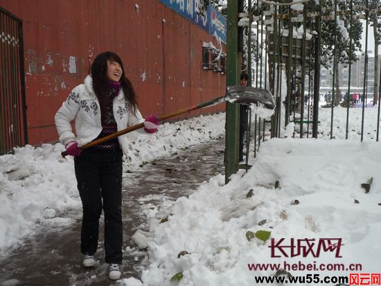 大雪之中见文明 百万干部群众暖河北