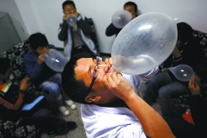 云南大理市政府出资建立男同性恋酒吧(图)