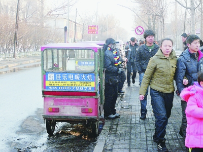 哈尔滨降雪乃50年之最， 压倒彩棚 春播受到影响