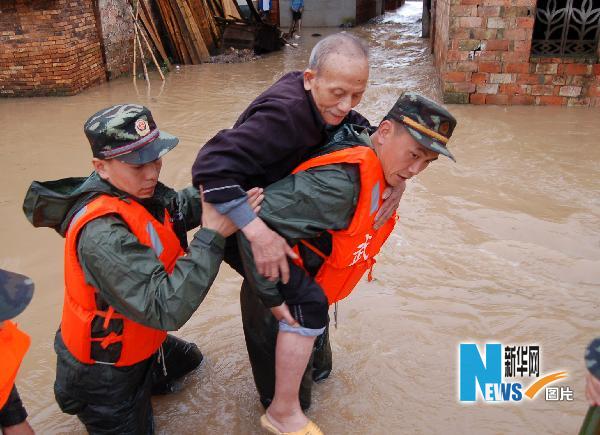 江西遭第五轮强降雨 9000多名群众被转移 