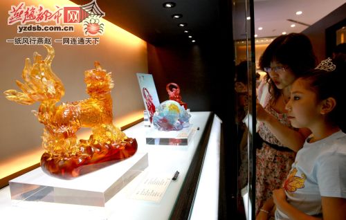 “国宝级”极品琉璃制品石家庄展出（图）