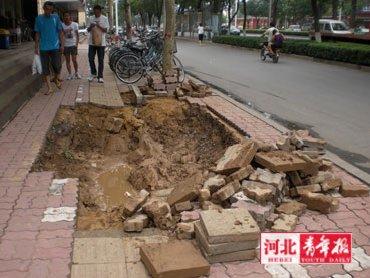 石家庄路面雨后缘何频频塌陷？