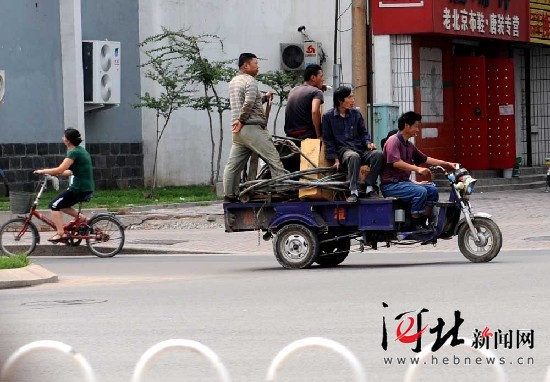 石家庄裕华路惊现三轮哥 逆行飞驰舍我其谁 