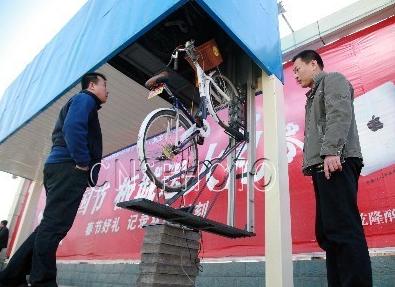 中国首个空中“存车亭”亮相石家庄闹市