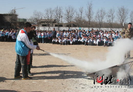 石家庄市裕华区方村小学举行消防演练