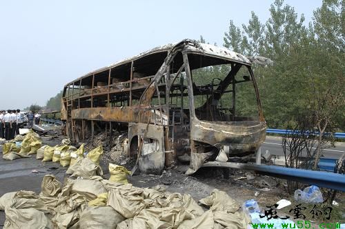 京珠高速 发生惨烈车祸 大客车发生自燃造成41人死亡