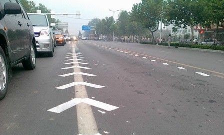 石家庄市和平路友谊大街口再添一条“可变车道”