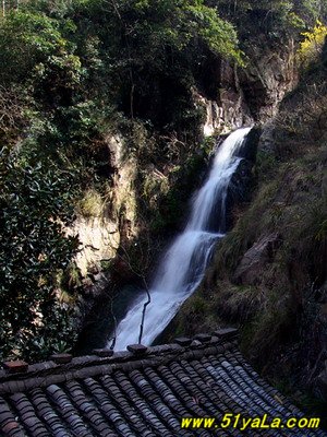 龙潭飞瀑