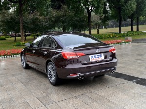 众泰汽车 众泰Z700 2016款 1.8T DCT尊贵型