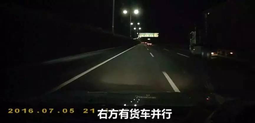 高速120迈爆胎车主安然无恙意料之外却在情理之中